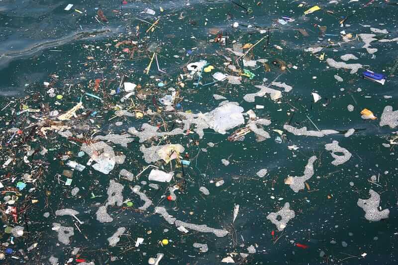 A picture of miscellaneous garbage floating on water.